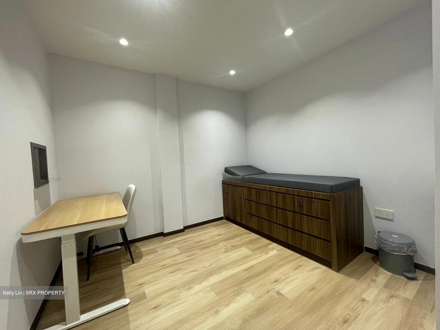 Haig Road (D15), Retail #527571191
